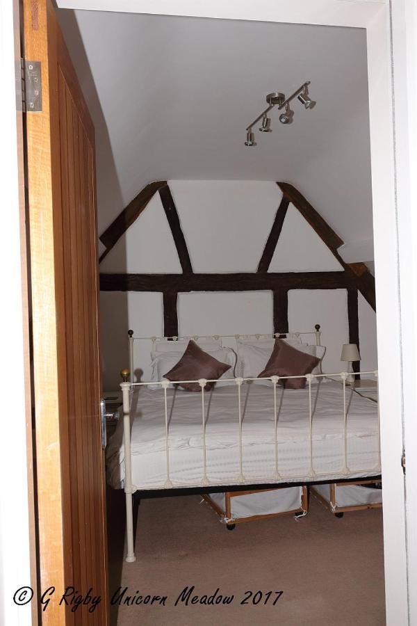 Narnia Villa Wem Bagian luar foto